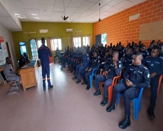 Campagne de sensibilisation sur les risques électriques : forces de l’ordre et communautés villageoises d’Akouédo-Attié, Danané et Man sensibilisées