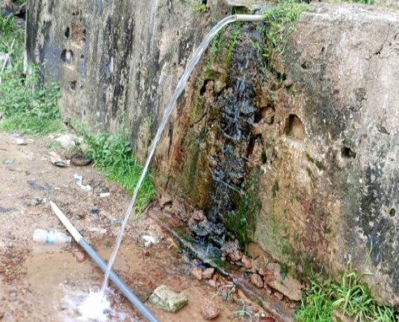 Sassandra : une source d'eau naturelle de l'époque coloniale en danger