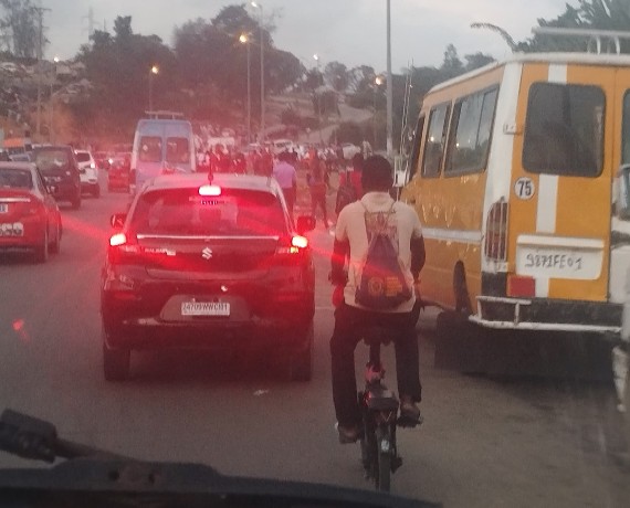 Des engins électriques envahissent les rues d'Abidjan