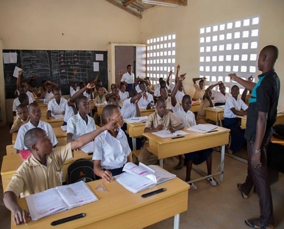 Suppression et réduction des salaires des enseignants : une organisation internationale invite le gouvernement  à respecter les normes internationales du travail