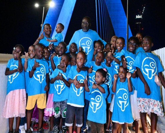 L’Unicef illumine le pont Alassane Ouattara en bleu pour la promotion des droits des enfants