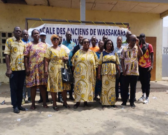 Action solidaire : l’Amical des anciens de Wassakara offre des toilettes neuves à leur ancienne école