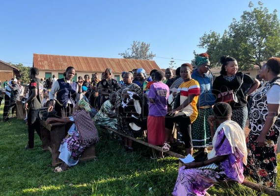 ouganda : l’élection présidentielle perturbée par l’ouverture tardive des bureaux de vote