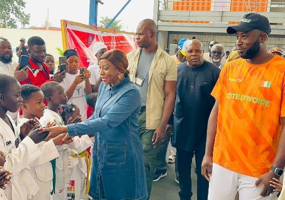 Taekwondo : La Fondation Cheick Cissé mobilise plus de 500 jeunes à un camp d’entraînement à Abobo