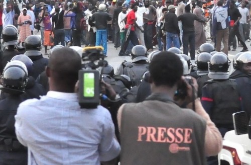 dakar-journalistes-brutalises-lors-de-manifestations-lunion-de-la-presse-libre-africaine-deplore