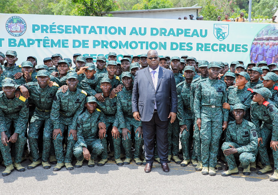 Eaux et Forêts : les directives du ministre Tchagba aux nouvelles recrues après leur baptême et leur présentation au drapeau