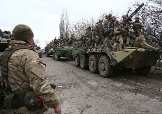 Crise en Ukraine : une attaque  par drones frappe des bases aériennes russes à longue distance
