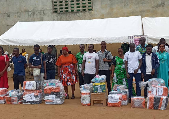 Plus de 1 700 enfants bénéficient de kits scolaires grâce à l’ONG “Sauvé pour Servir l’Éternel”