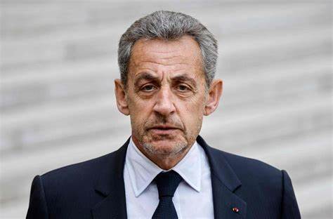 Nicolas Sarkozy retrouve la liberté, mais sous strict contrôle judiciaire